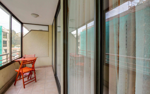 Urban Getaway Near the Sea