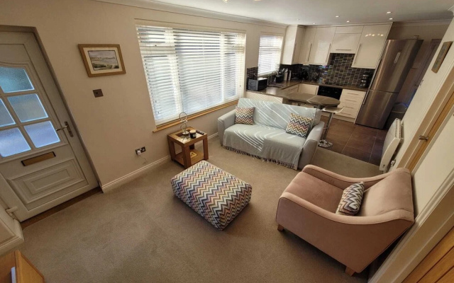 The Mumbles - Bungalow - 2 Bedrooms - Pet Friendly