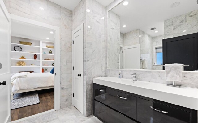 Monmouth Beach 4BR Villa on the Water