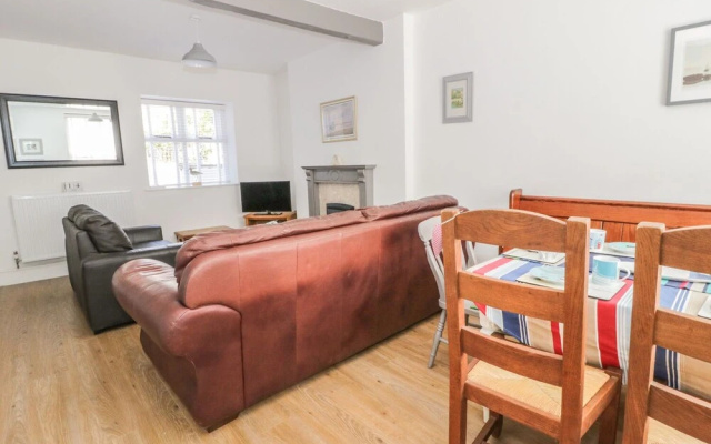 22 Uppergate Street