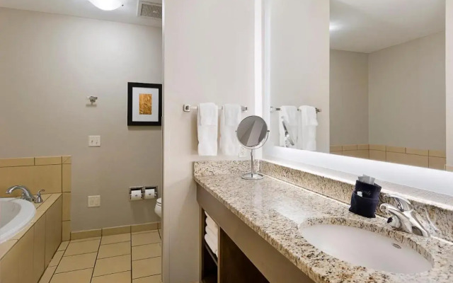 Clubhouse Hotel & Suites Pierre