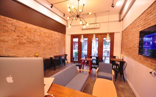Hive Hostel - Adults Only