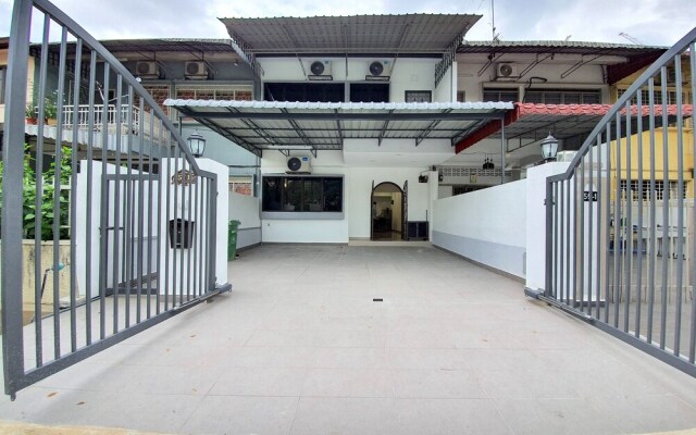 WhiteTerrace House Jalan Ipoh by BeeStay