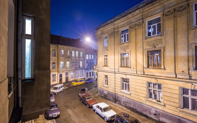 Three bedrooms & studio in the Center