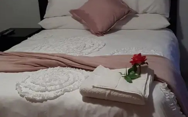 Rose and Thorn Guesthouse - Adults Only