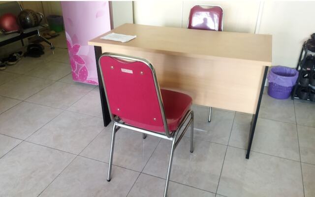OYO 93192 Andesta Guest House SyariahNearAgrowisata Sungai Pinang Agro Nadin