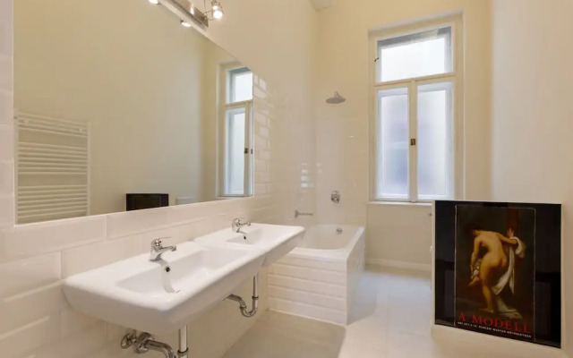 Luxurious 2 bedrooms apartment downtown