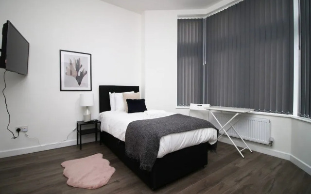 Tŷ Suites Aparthotel