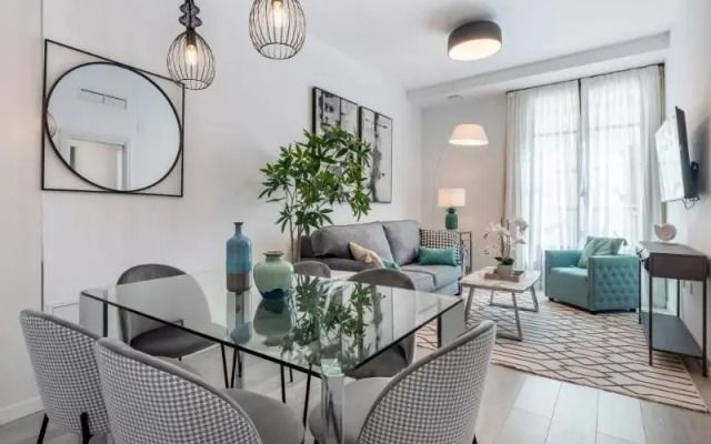 Apartamentos Puerta Elvira Suites 3000