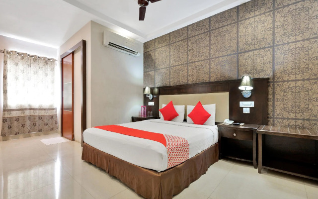 Capital O 12384 Hotel Rudra Grand