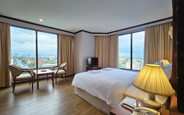 Alexander Hotel