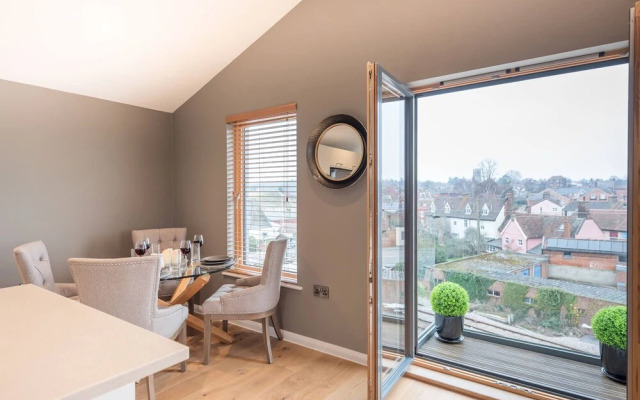 Woodbridge Penthouse