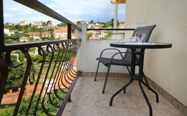 Neda - Perfect Location & Free Parking - A2