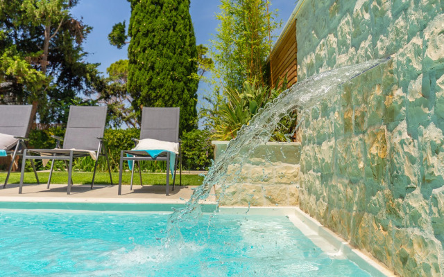 Hedera Estate, Hedera A1