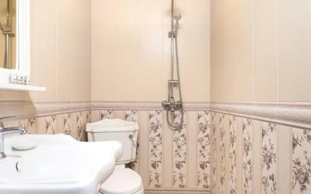 Bright & Cozy 1BD Flat with a Charming Terrace