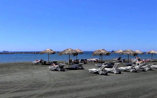 3 Bed Apartment on the Beach