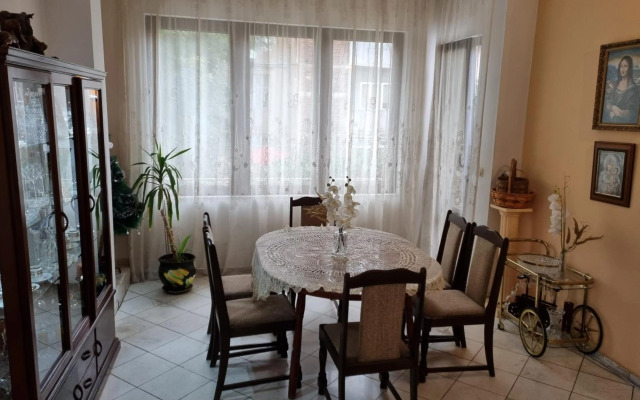 Tsar Simeon, 2 bedroom, living room and fireplace