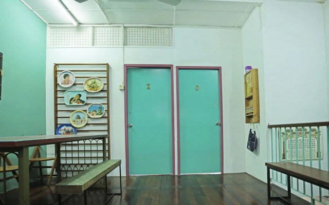 OYO 90571 Red Door Homestay