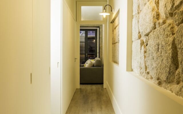 Guest H4U Flores Almada City center