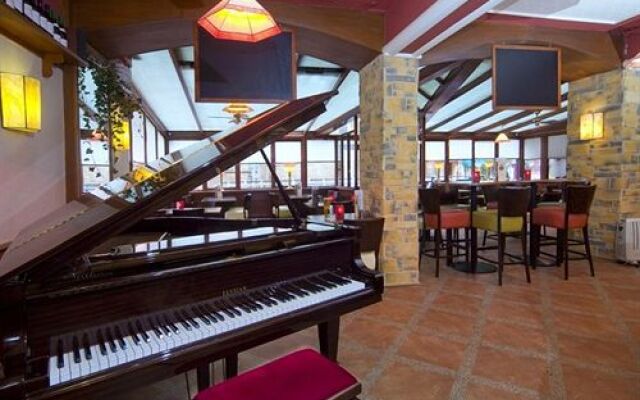 Rowantree Hotel