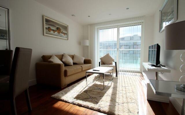Lincoln Plaza One-Bedroom Apartments