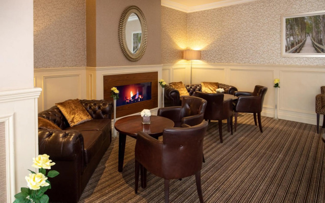 Riverside Hotel