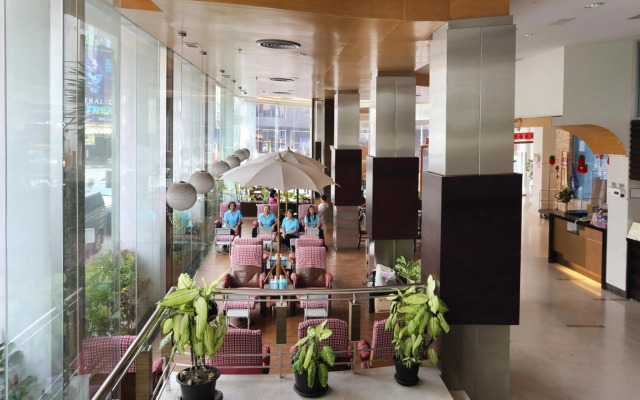 Golden Crown Grand Hotel