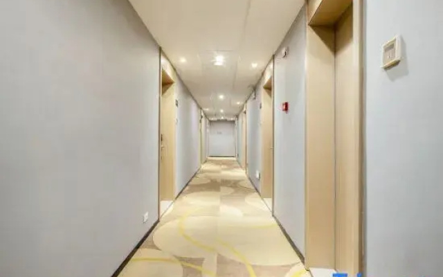 Yichen Hotel (Liuzhou High-Speed Railway Station Liunan Wanda Plaza)