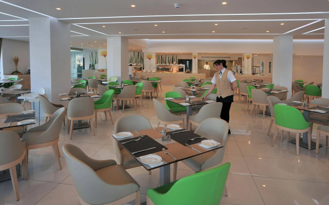 Nelia Beach Hotel & Spa