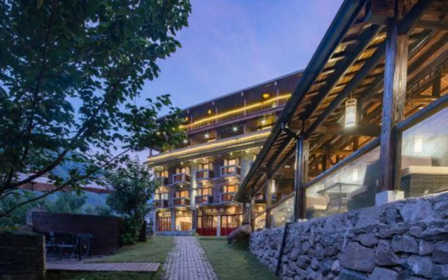 Early Impression Hotel