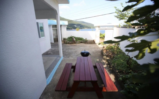 Geojedo Gyejeoryeohaeng Pension