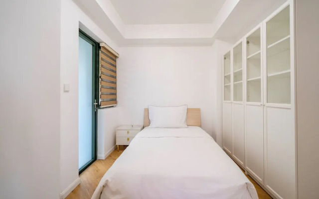 Tyms Spacious 4BR 2BA Apt Xujiahui