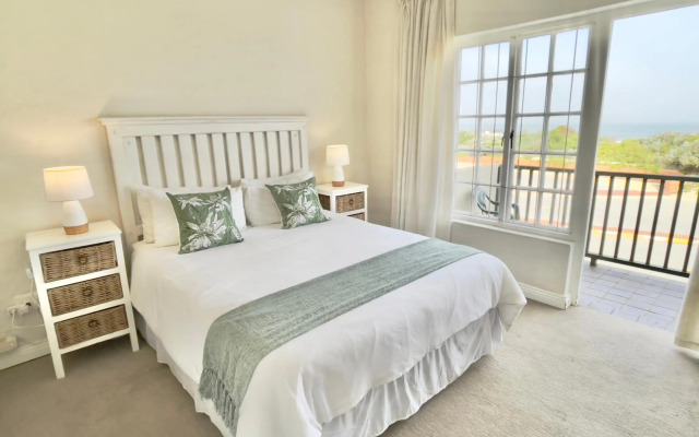 8 Settler Sands Beachfront Accommodation Sea View