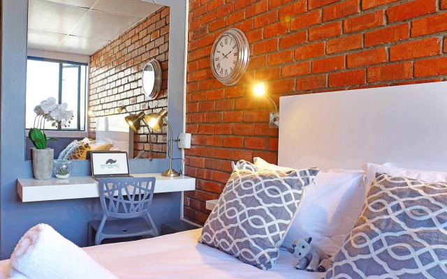 Happy Rhino Hotel
