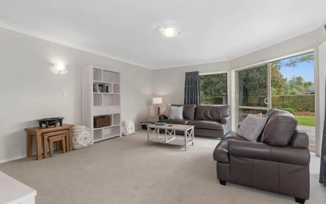 Hidden Mangawhai Oasis with large gardens