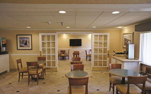 La Quinta Inn & Suites by Wyndham Tampa Fairgrounds - Casino