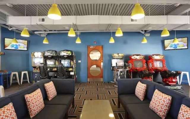 Port Royal Oceanfront Hotel