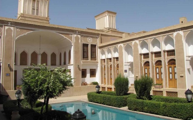 Laleh Yazd Hotel