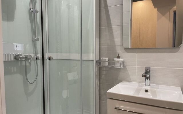 Beautiful Penthouse Lakeview W18