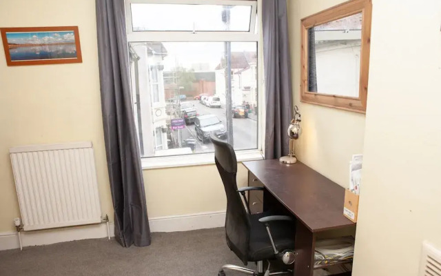 Spacious 2 Bedroom Property in Bristol
