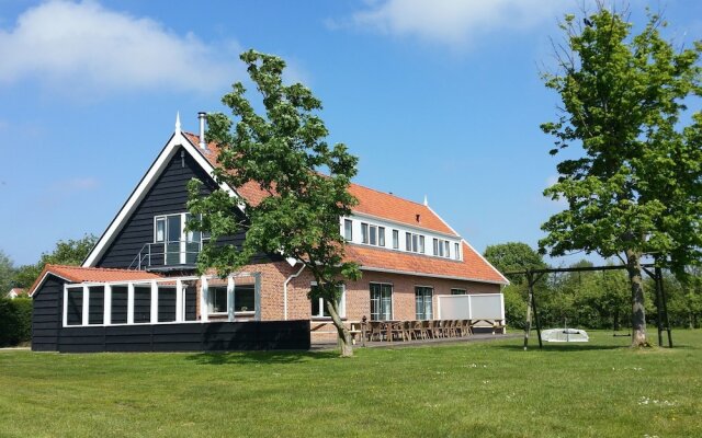 Beautiful Group Accommodation With Facilities Near the sea