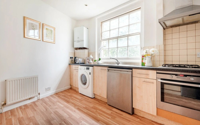 Stylish 2 Beds Apartment at Kensignton