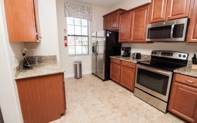 5 bedroom home with private pool