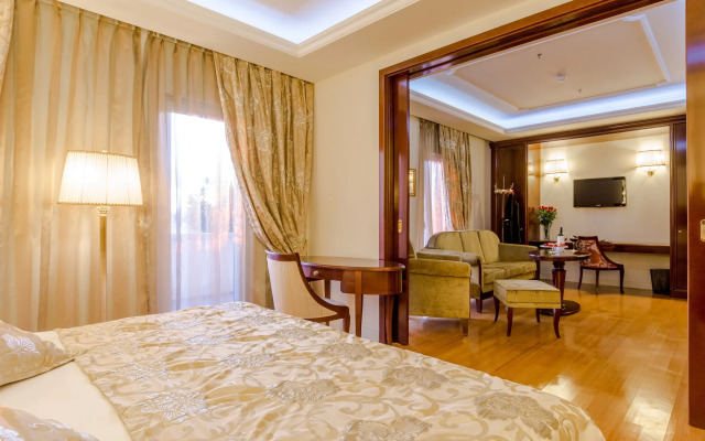 Hotel President Solin