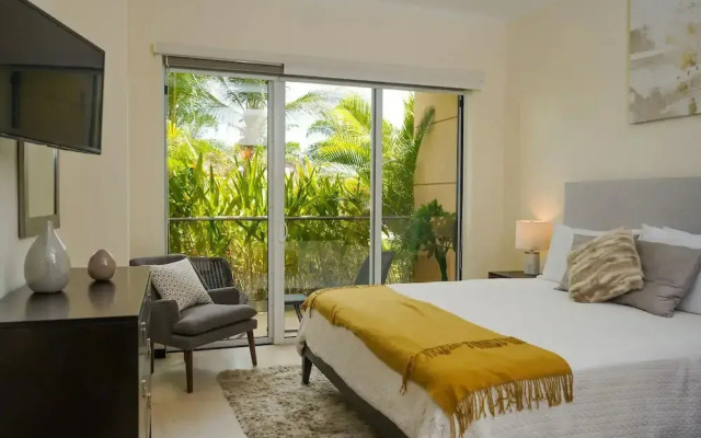 3BR Ground Level Eagle Beach Condo Pool GYM