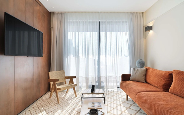 LIV Mackenzie Beach Suites