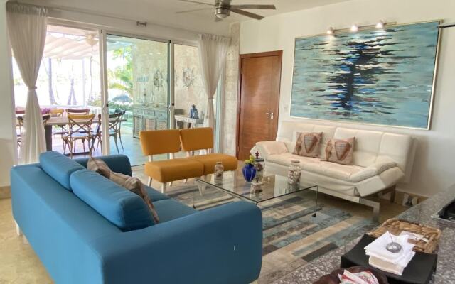 Apt w Beach Front Beach Access at Nueva Romana