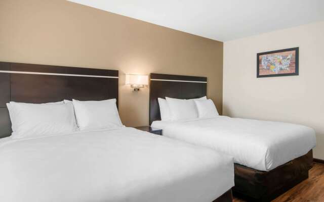 Econo Lodge Inn & Suites