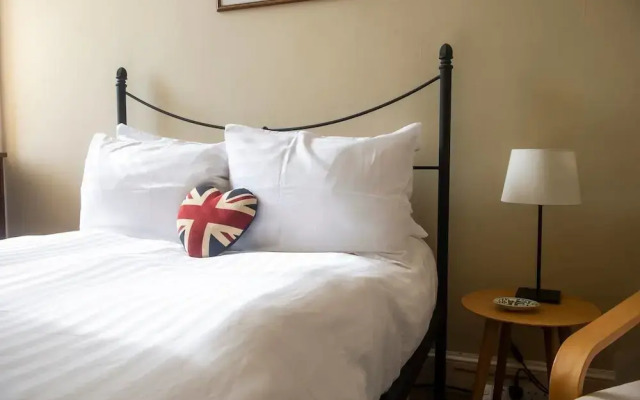 Lovely and Spacious 2BR Home on Comiston Road
