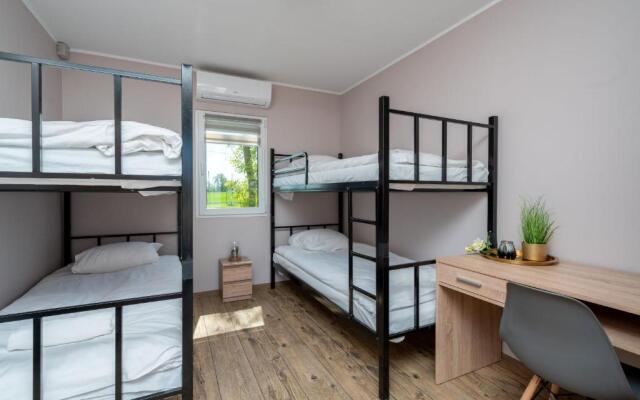 Happy Hostel & Apartments